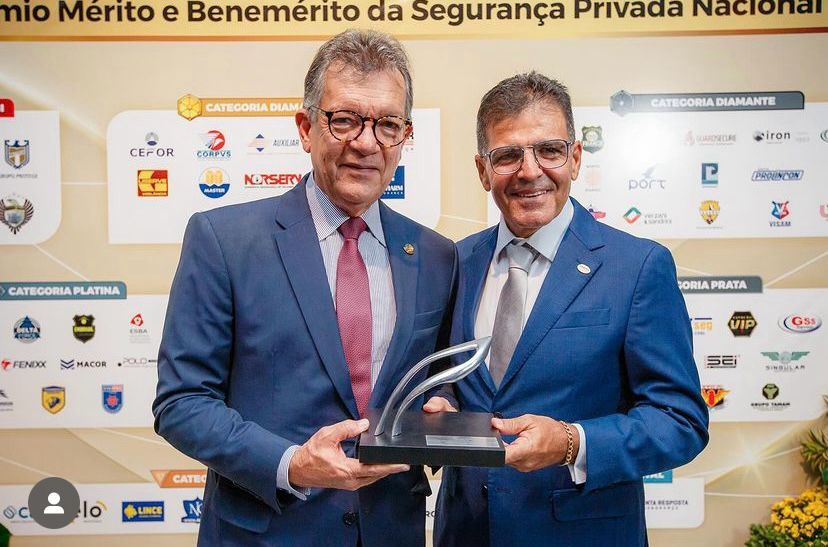 Setor de segurança homenageia senador Laércio por atuação no Congresso
