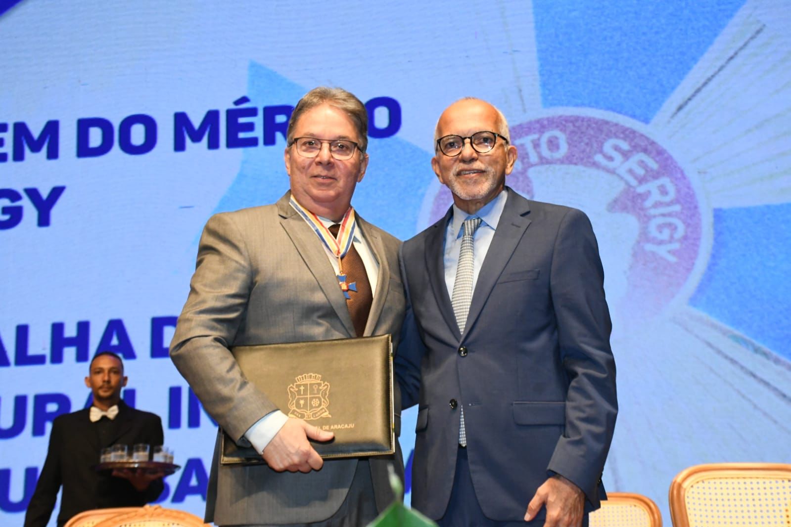 Senador Laércio Oliveira é homenageado com a Medalha de Ordem do Mérito Serigy