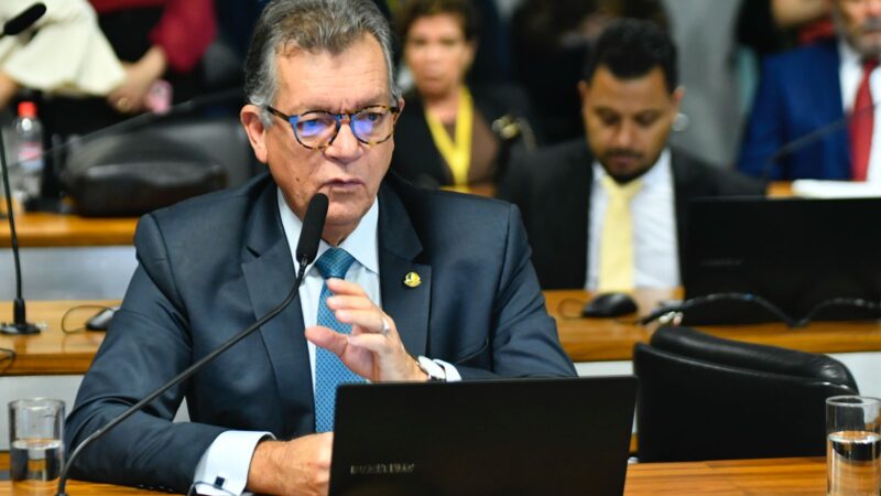 Laércio comemora aprovação de projeto contra ameaças à mulher vítima de violência