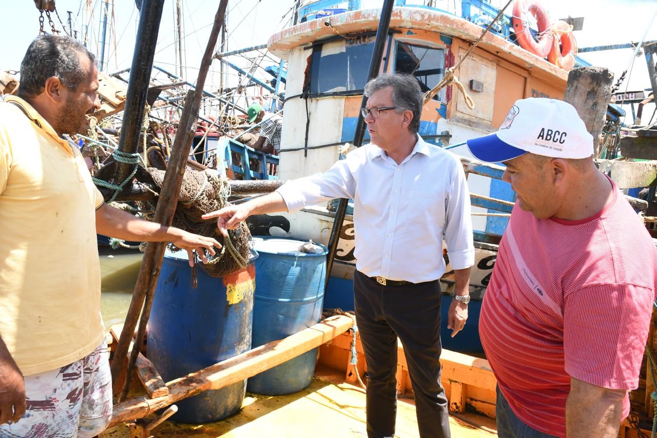 Senador Laércio destina quase R$ 2M para associação de beneficiamento de pescados em Pirambu