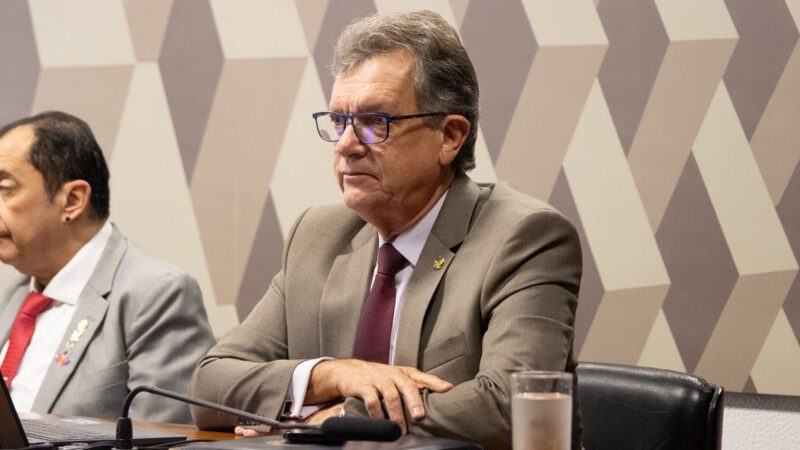 Laércio vota na CCJ a favor do fim da reeleição