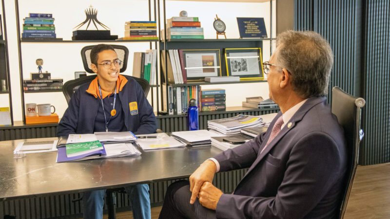 Laércio Oliveira recebe jovem senador sergipano em seu gabinete