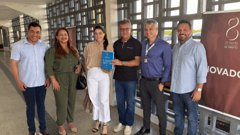 Senador Laércio Oliveira entrega 10 mil vade-mécuns e destaca a importância do acesso ao conhecimento jurídico