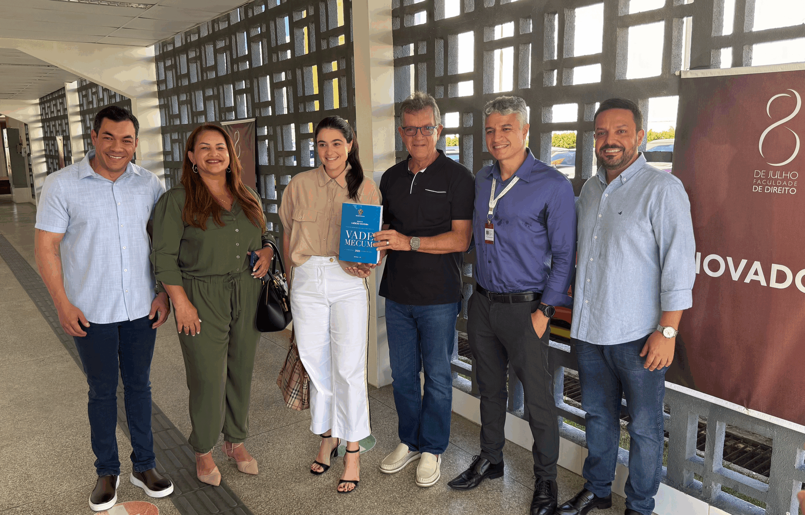 Senador Laércio Oliveira entrega 10 mil vade-mécuns e destaca a importância do acesso ao conhecimento jurídico