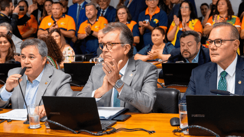 Senador Laércio Oliveira vota a favor de venda de medicamentos em supermercados