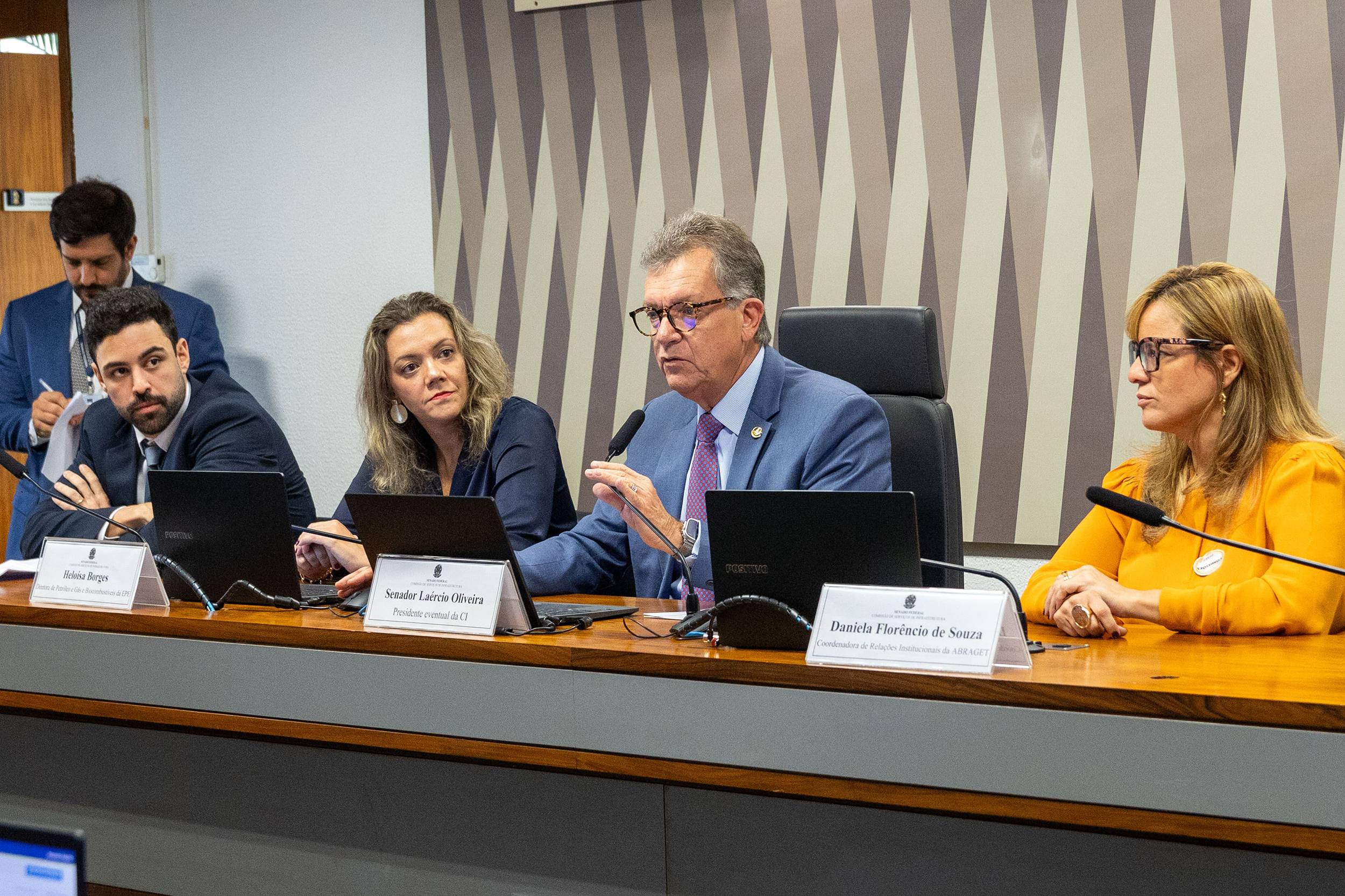 Laércio defende revisão no preço do gás para torná-lo mais competitivo