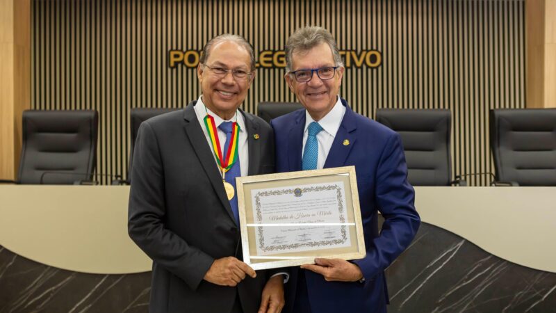 Senador Laércio prestigia entrega de título de cidadão a empresário sergipano