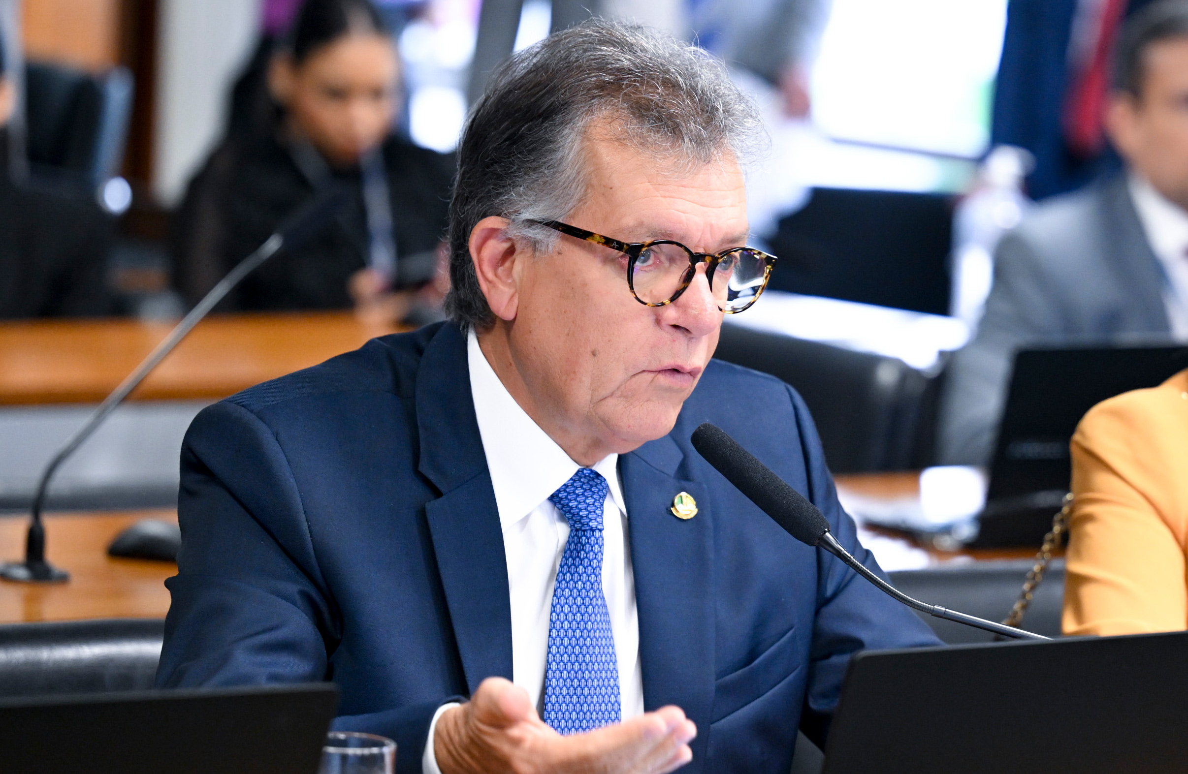 Chega de ligações insistentes: CCJ aprova projeto relatado por Laércio Oliveira