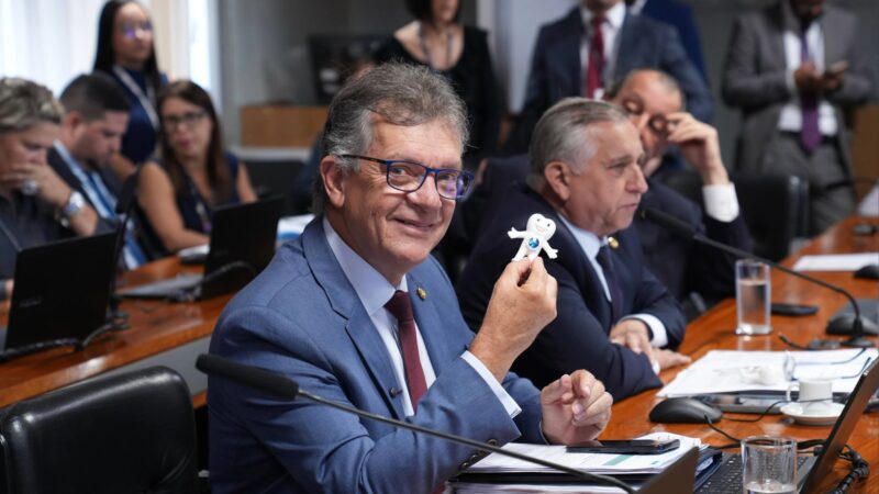 Laércio vota a favor do aumento do piso salarial da saúde