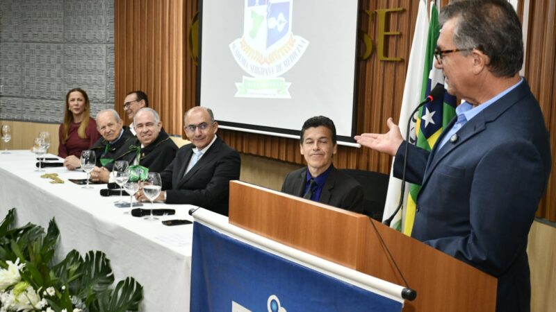 Senador Laércio Oliveira destaca defesa da medicina e dos hospitais filantrópicos durante posse da nova diretoria da Academia Sergipana de Medicina