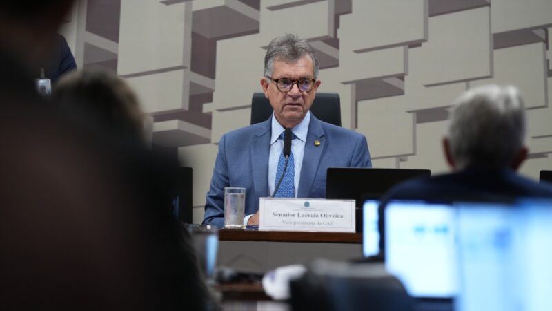 Projeto relatado por Laércio avança para combater ligações insistentes